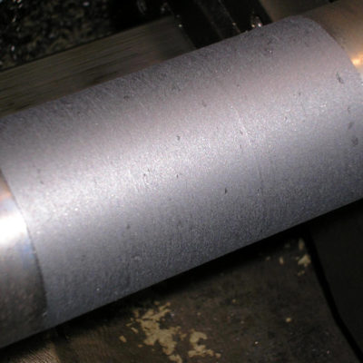 Mit Belzona 1131 (Bearing Metal) reparierte Welle