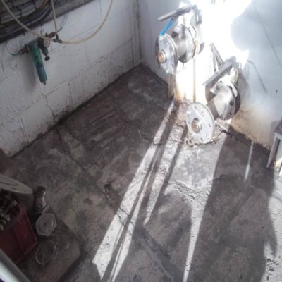 Sanierungsbedürftiger Fußboden bei einem Apfelweinhersteller